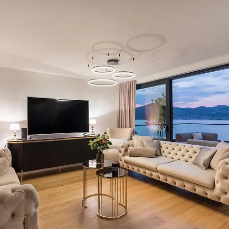 Palace Al Nera Luxurius At Sea With 2 Swimming Pools Saunas * Trogir