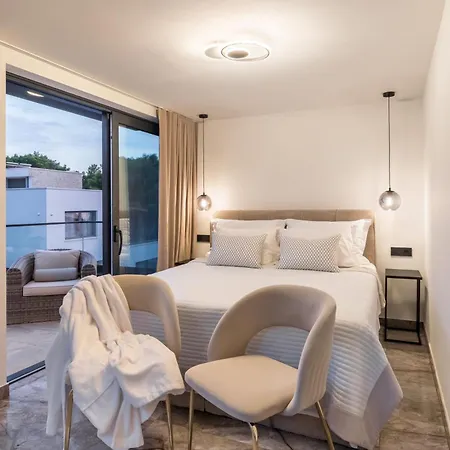 Palace Al Nera Luxurius At Sea With 2 Swimming Pools Saunas Villa Trogir