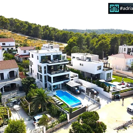 Villa Palace Al Nera Luxurius At Sea With 2 Swimming Pools Saunas