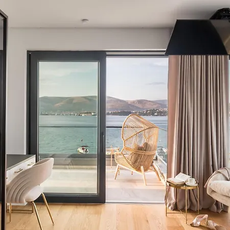 Palace Al Nera Luxurius At Sea With 2 Swimming Pools Saunas Villa *