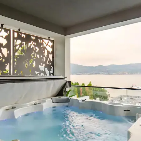 Palace Al Nera Luxurius At Sea With 2 Swimming Pools Saunas Trogir